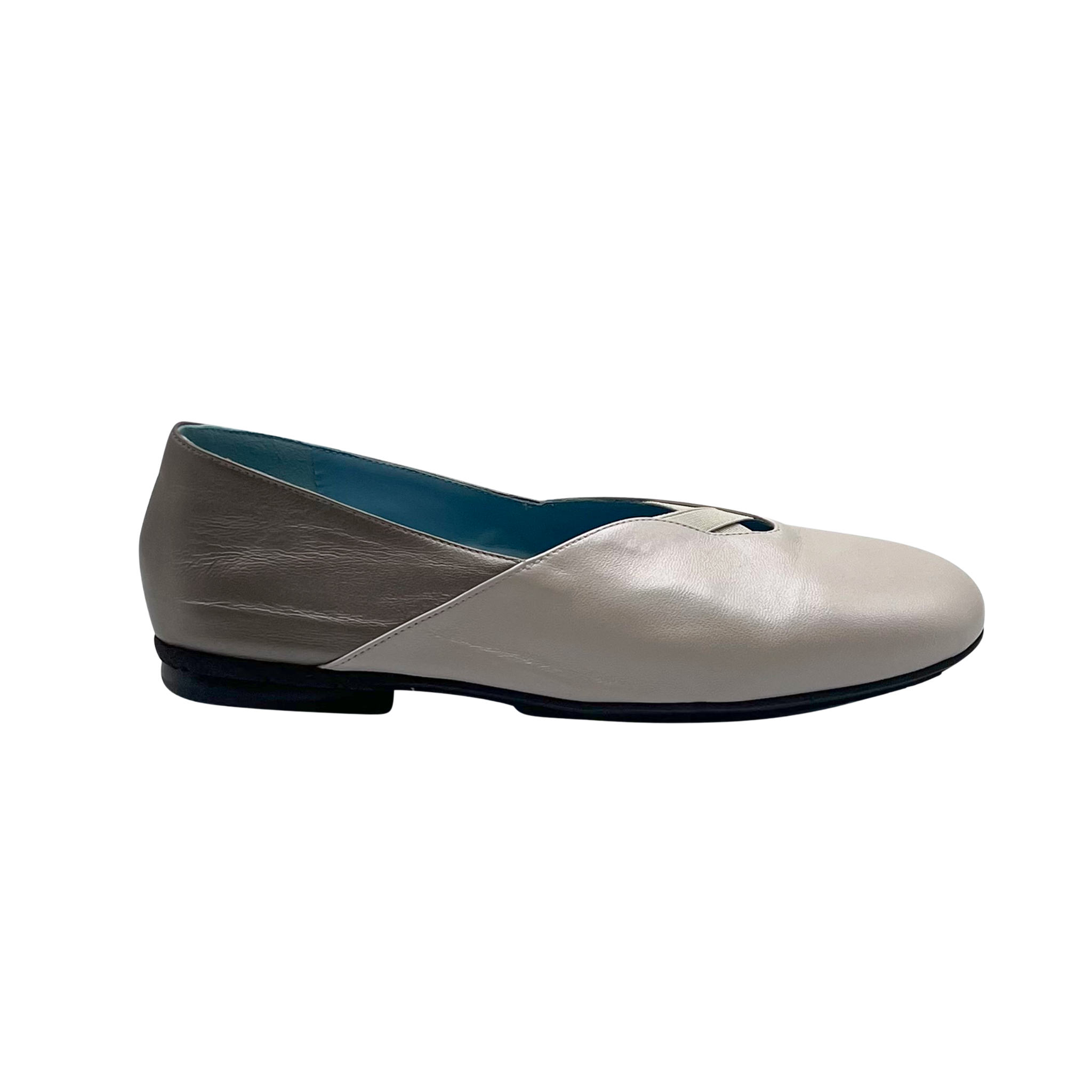 Two-tone flat shoe with beige and blue design on a white background